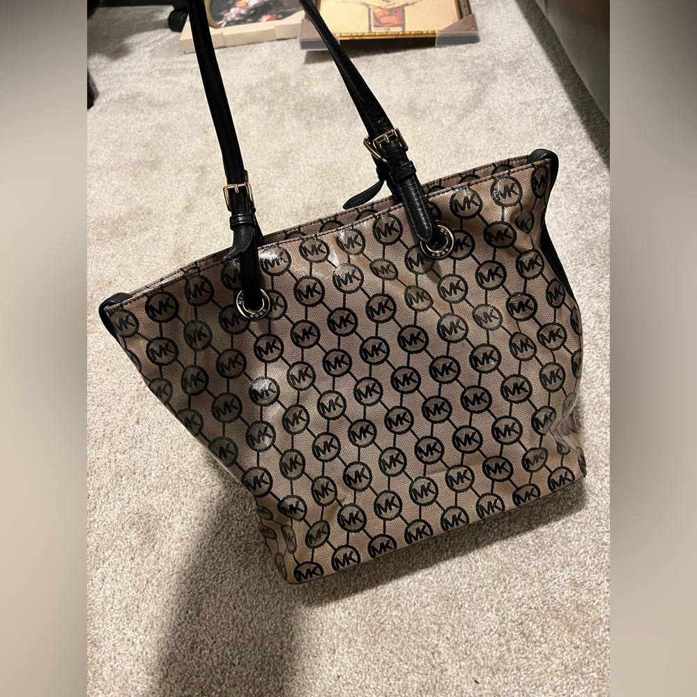 Michael Kors Signature Patent Leather Tote Black/Tan